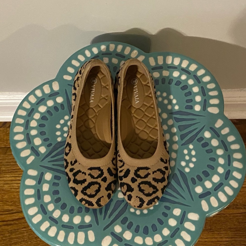 Vivaia Leopard Print Ballet Flats